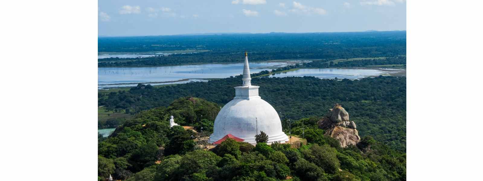 මිහින්තලේ රජමහා විහාරයේ විදුලිය විසන්ධි කෙරේ..